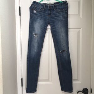 🐋Hollister Distressed Straight Leg Jeans
